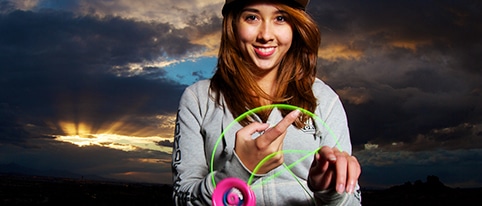 Advanced yoyo tricks with Ann Connoly